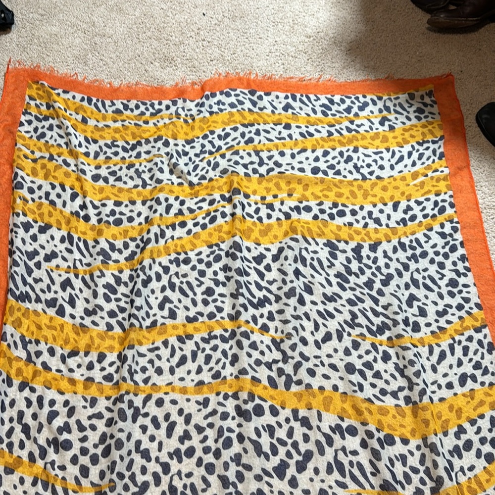 Scarf or wrap - Picture 2 of 2